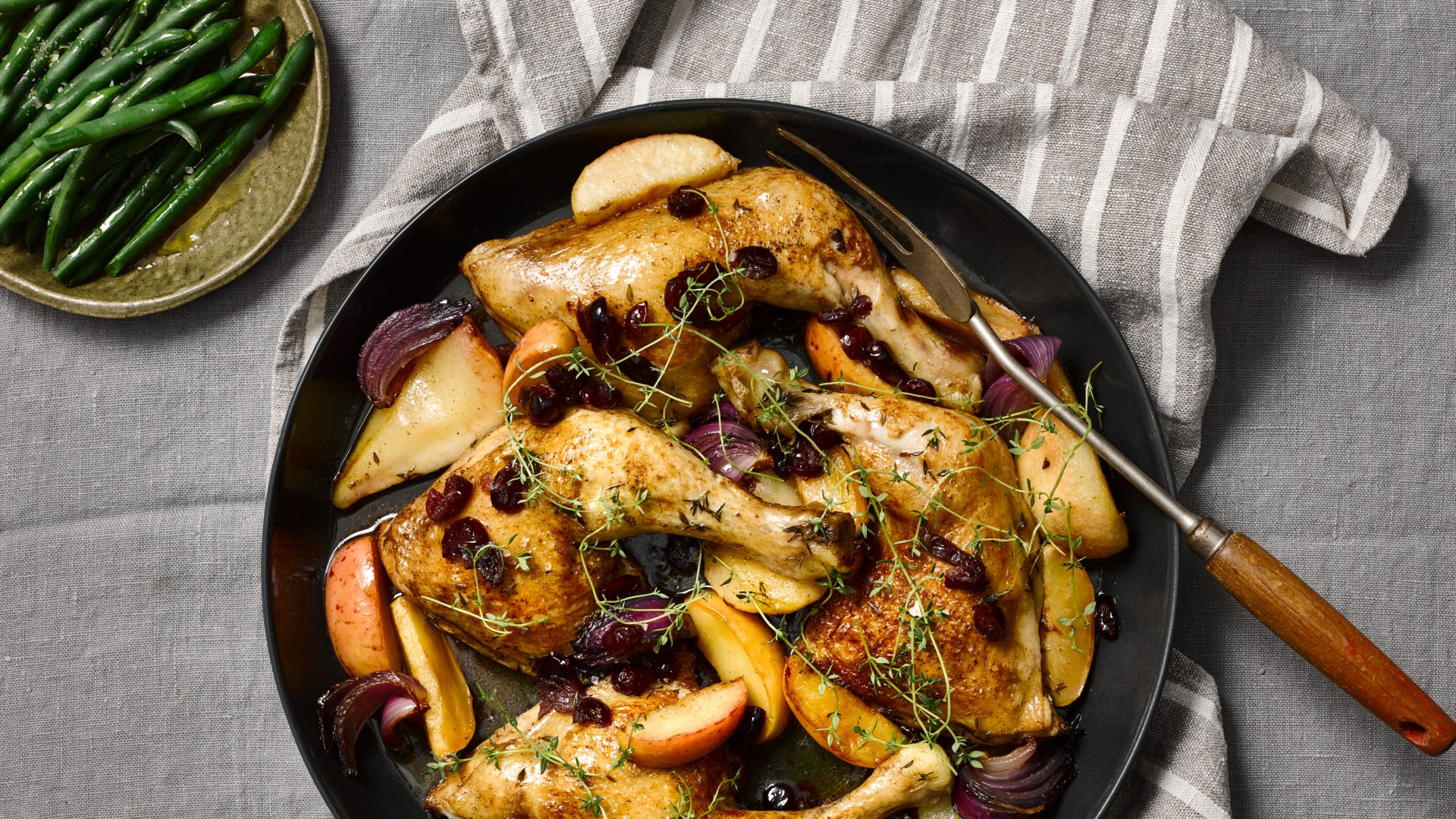 Pan-roasted chicken with winter fruits&nbsp;recipe