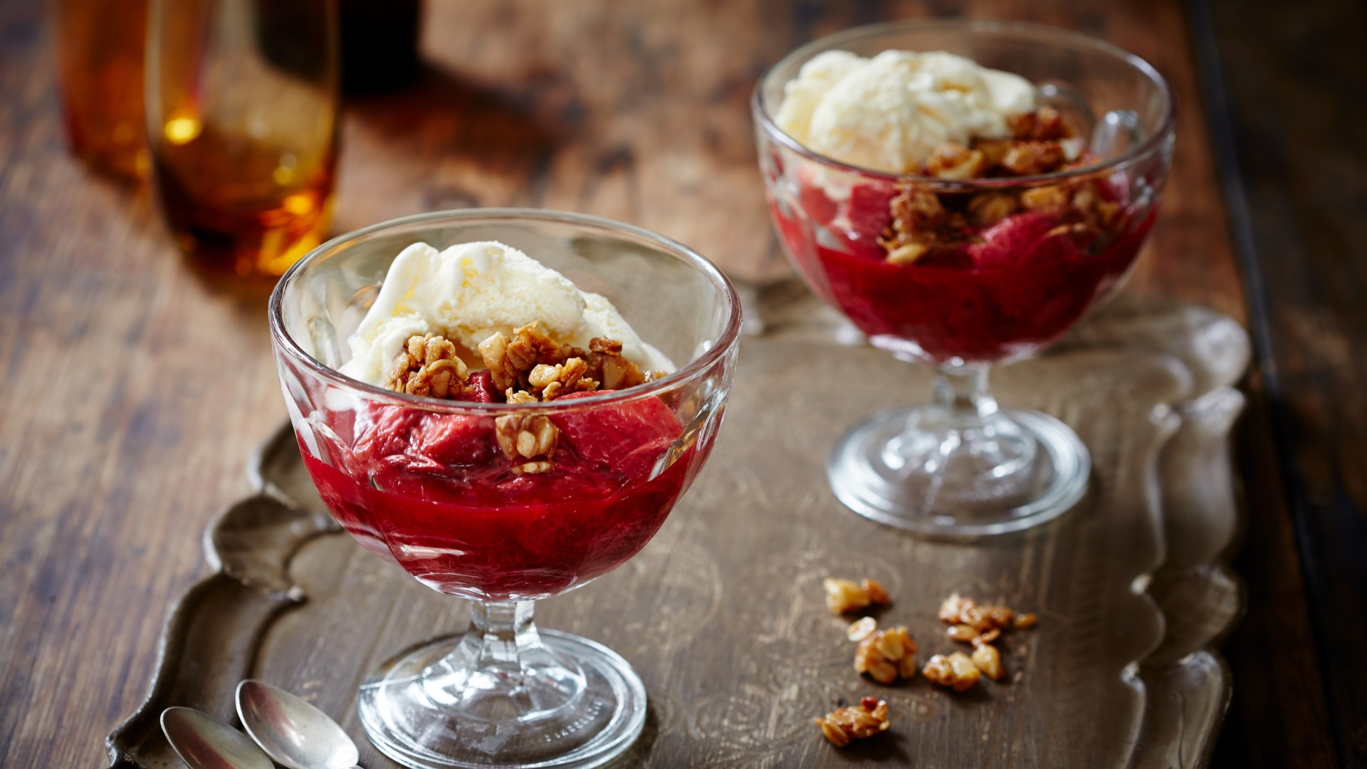 Rhubarb and strawberry crunch&nbsp;recipe