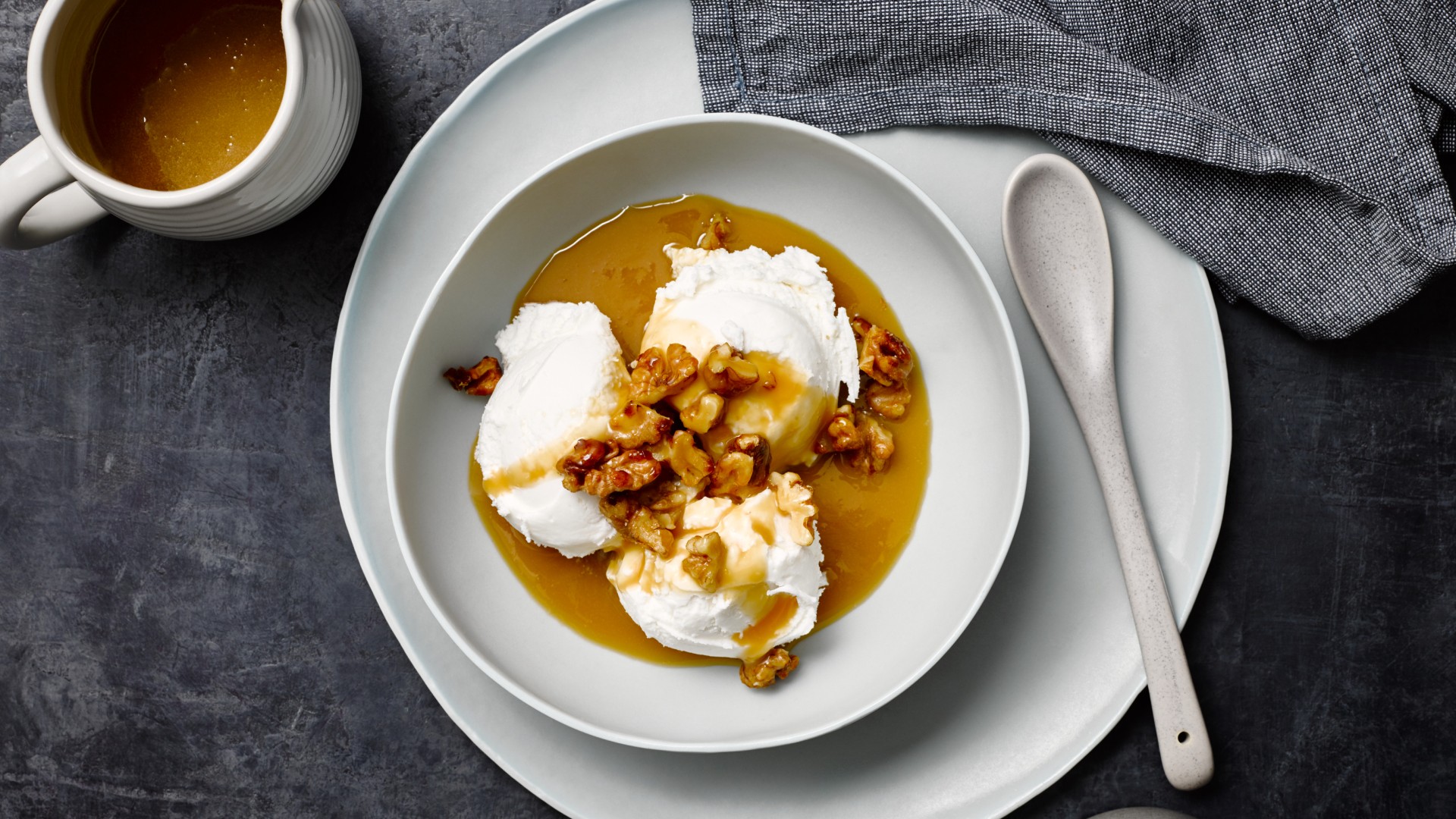 Vanilla ice-cream with caramel sauce&nbsp;recipe